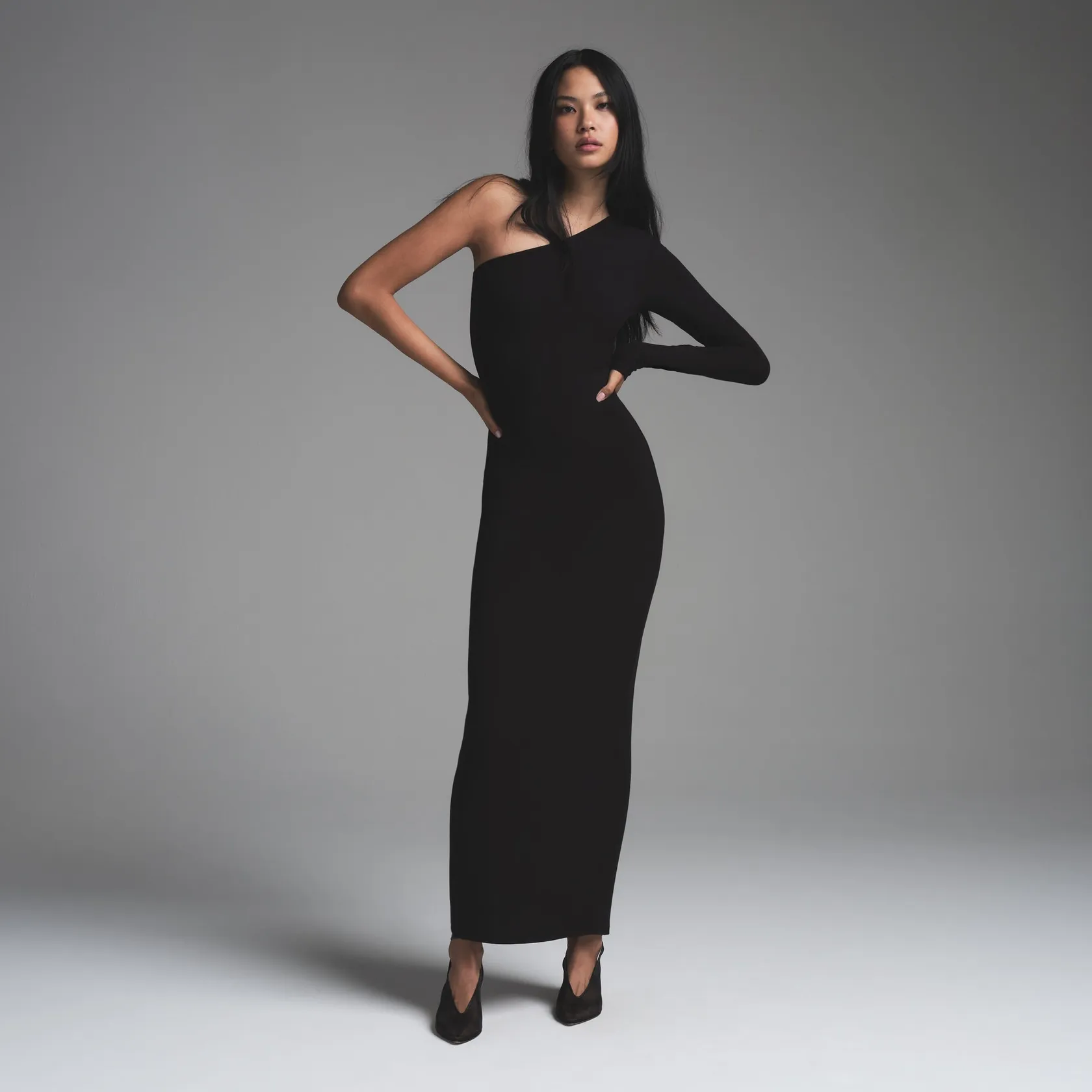SOFT LOUNGE ONE SHOULDER LONG DRESS ONYX