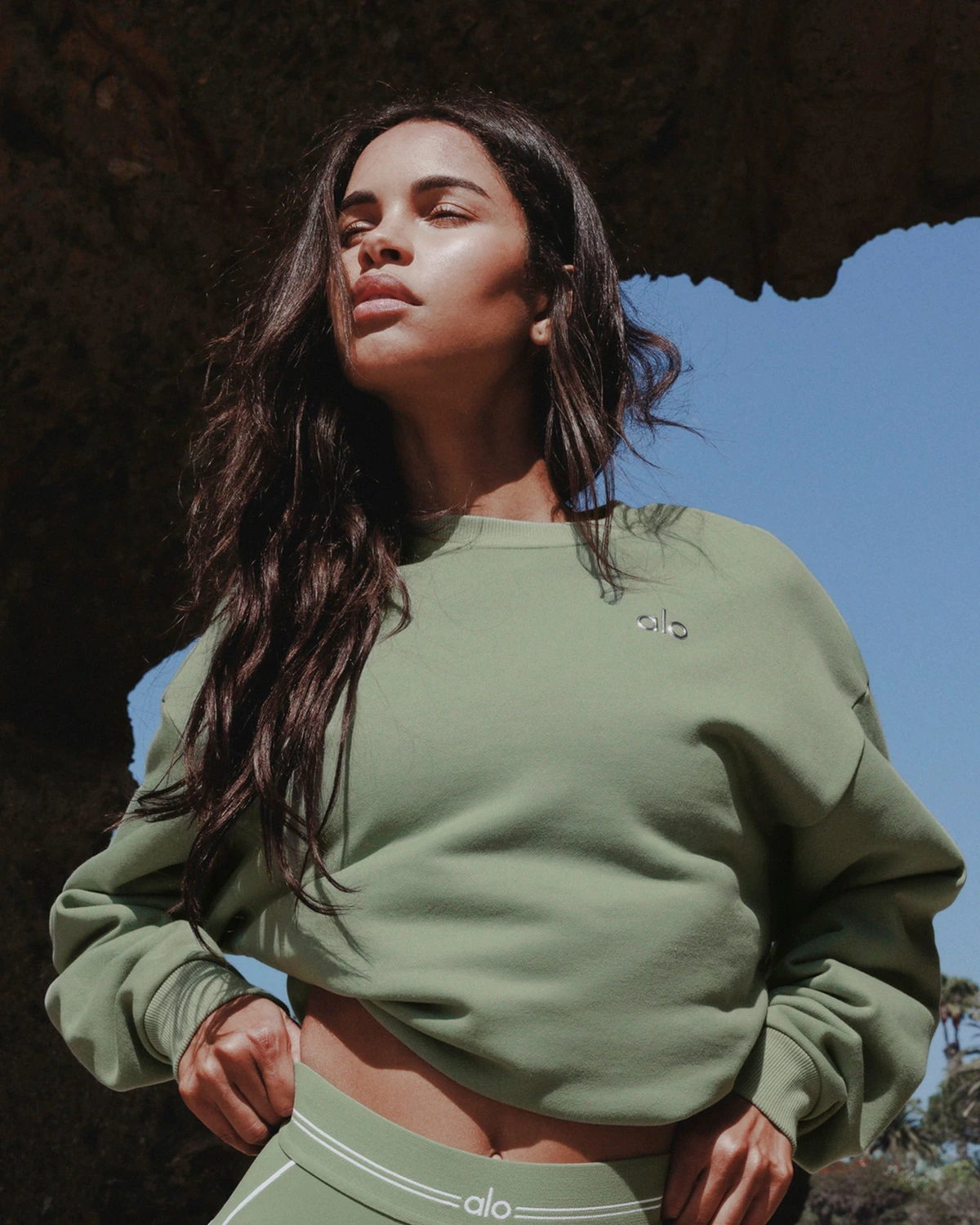 Пуловер ALO YOGA Accolade Crew Neck