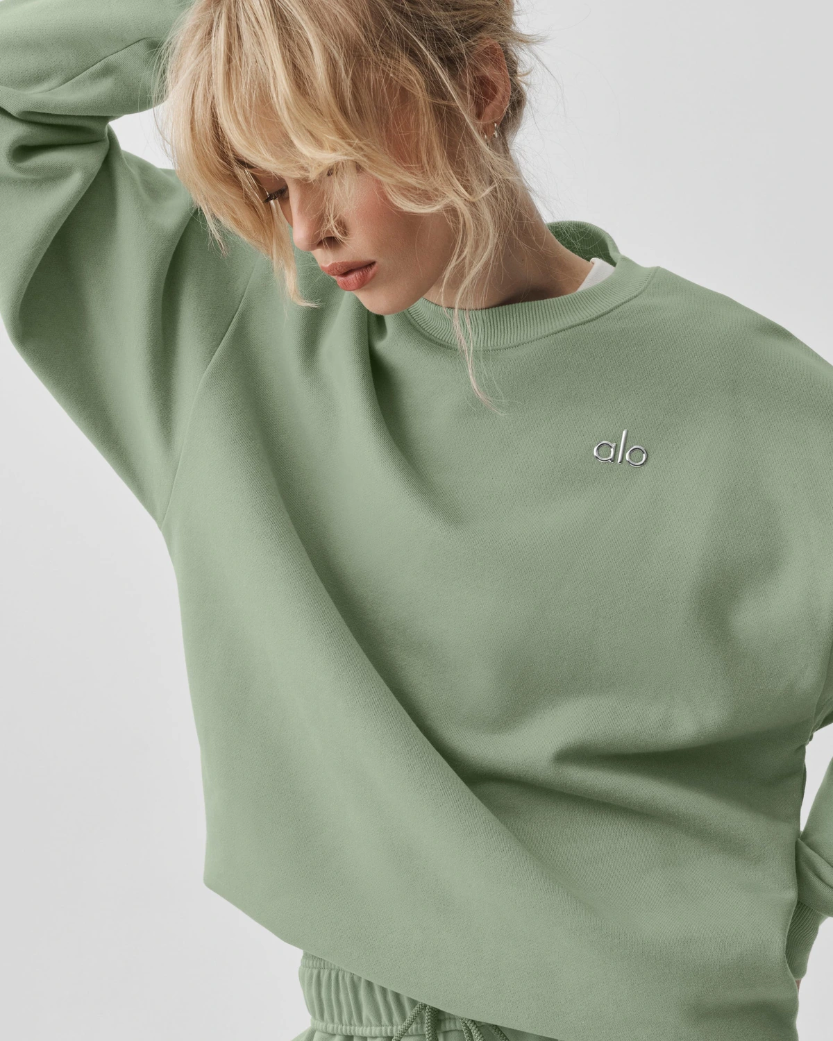 Пуловер ALO YOGA Accolade Crew Neck