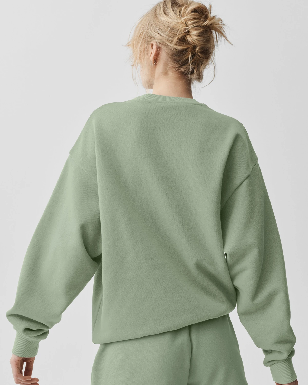 Пуловер ALO YOGA Accolade Crew Neck